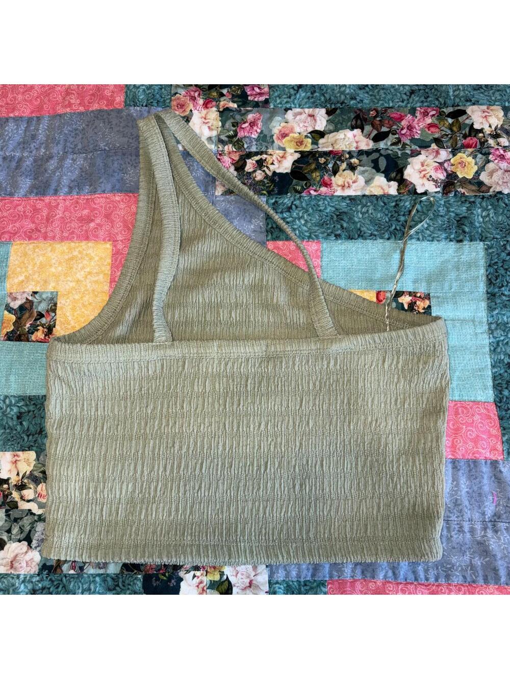 American Eagle Cropped One-Shoulder Olive Green Smocked Crop Top Woman’s Medium - Picture 3 of 7